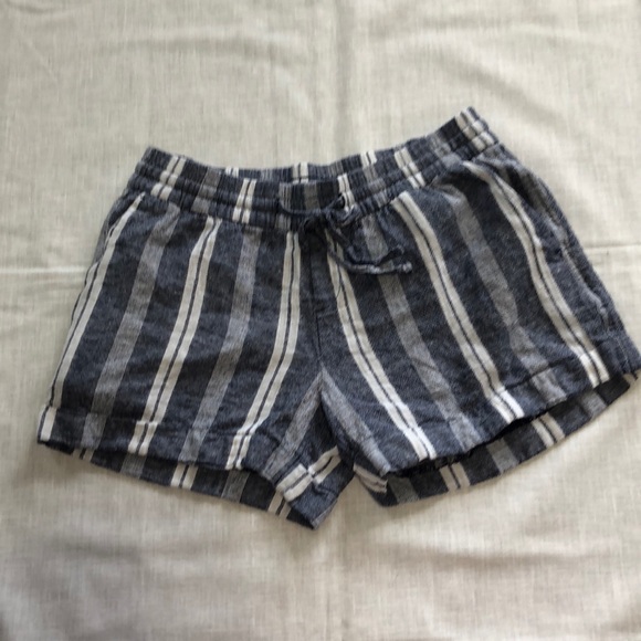 Old Navy Pants - Old Navy shorts small